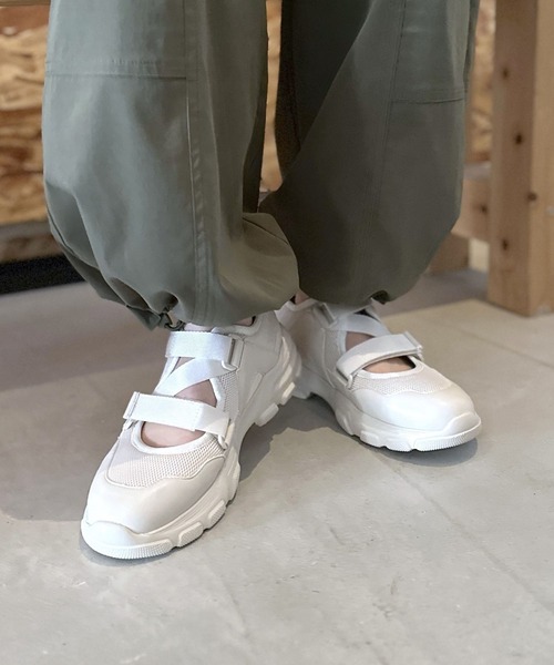 LEPSIM（レプシィム）の「ベルトボリュームスニーカー　991930（スニーカー・レディース・ブラック/オフホワイト/ベージュ・MEDIUM/LARGE）」の3枚目の写真