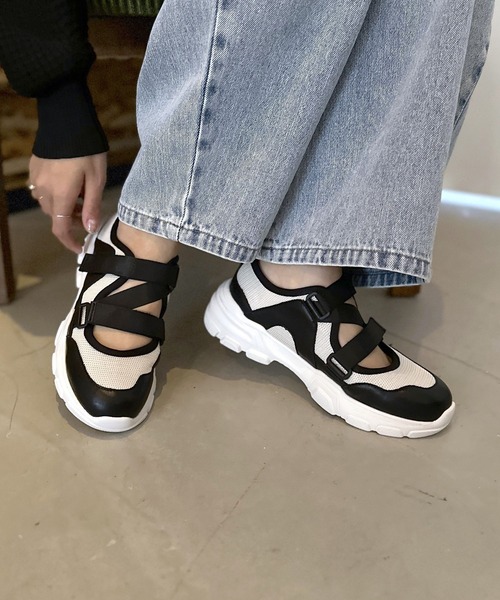 LEPSIM（レプシィム）の「ベルトボリュームスニーカー　991930（スニーカー・レディース・ブラック/オフホワイト/ベージュ・MEDIUM/LARGE）」の2枚目の写真