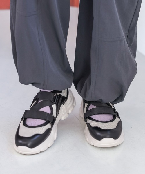 LEPSIM（レプシィム）の「ベルトボリュームスニーカー　991930（スニーカー・レディース・ブラック/オフホワイト/ベージュ・MEDIUM/LARGE）」の4枚目の写真