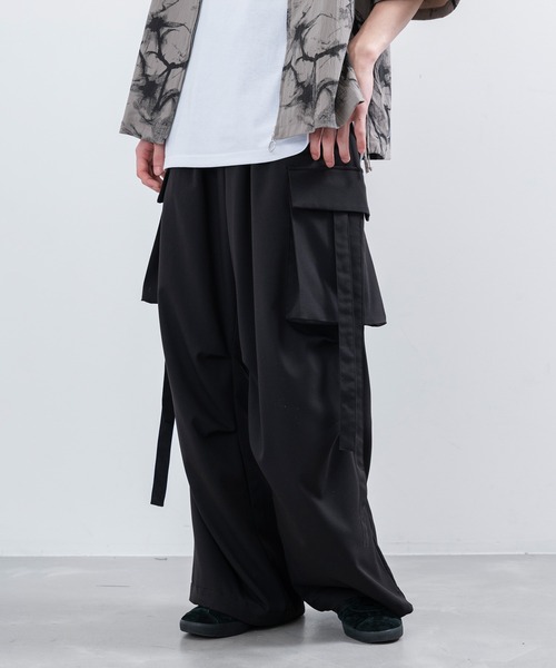 JUNRED（ジュンレッド）の「【 セットアップ対応 】ドレープパラシュートカーゴパンツ（その他パンツ・メンズ・ブラック/ブラック系その他/チャコールグレー・L/M/S）」の2枚目の写真