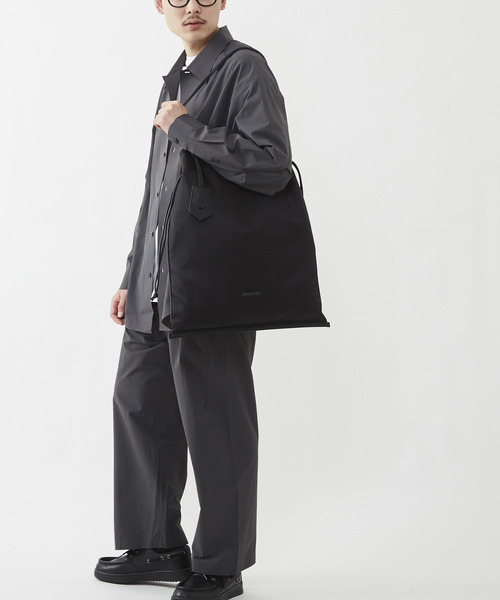CONVERSE TOKYO（コンバーストウキョウ）の「BIG NYLON GATHER TOTE BAG（トートバッグ・レディース・ブラック/カーキ・FREE）」の13枚目の写真
