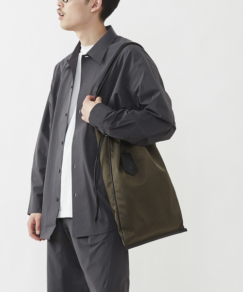 CONVERSE TOKYO（コンバーストウキョウ）の「BIG NYLON GATHER TOTE BAG（トートバッグ・レディース・ブラック/カーキ・FREE）」の14枚目の写真
