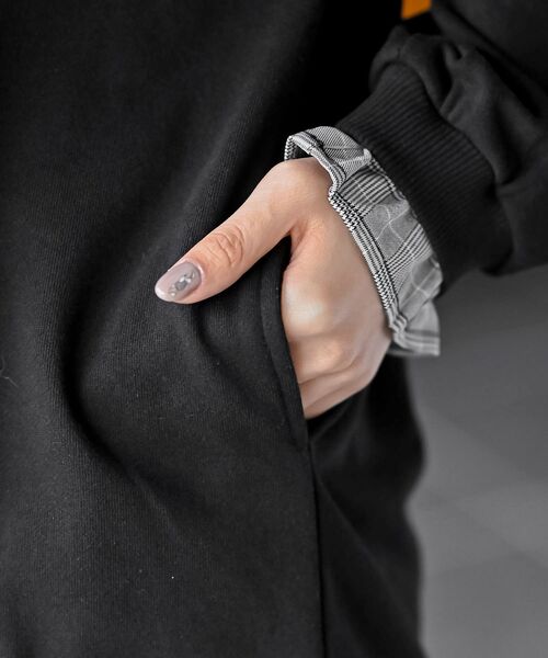 rps（アールピーエス）の「袖布帛切替裏毛チュニック（チュニック・レディース・アイボリー/サックスブルー/ブラック/ネイビー/グレイッシュブルー/ブラック系その他2/チャコールグレー・フリー）」の22枚目の写真