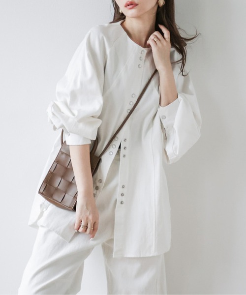AMELY(エミリー)の「ノーカラースナップボタンシャツ(シャツ/ブラウス・レディース・ベージュ/ホワイト/ブラック・フリー)」の10枚目の写真
