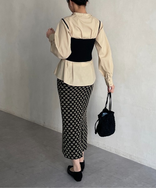 Thevon（ゼボン）の「花柄カットレースナロースカート（スカート