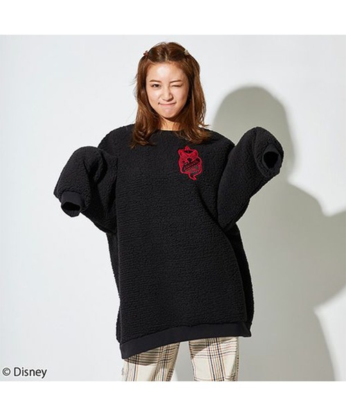 PONEYCOMB TOKYO(パニカムトーキョー)の「【Disney/ディズニー ツイステッドワンダーランド】スカラビア寮/ボアチュニック(シャツ/ブラウス・レディース・ブラック・FREE)」の3枚目の写真