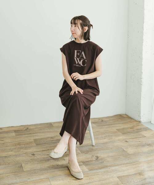ITEMS URBANRESEARCH(アイテムズ アーバンリサーチ)の「カットジョーゼットフレンチワンピース(ワンピース・レディース・ブラウン/チャコールグレー/オフホワイト・FREE)」の3枚目の写真