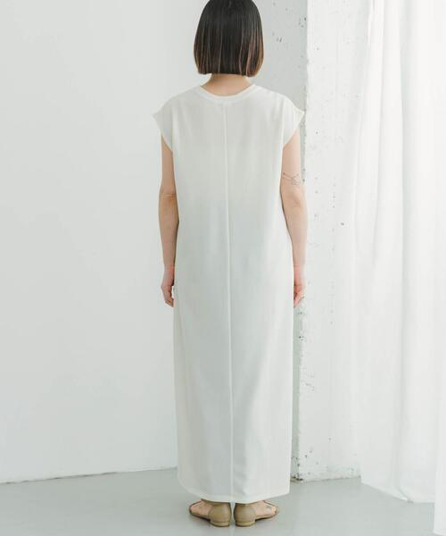 ITEMS URBANRESEARCH(アイテムズ アーバンリサーチ)の「カットジョーゼットフレンチワンピース(ワンピース・レディース・ブラウン/チャコールグレー/オフホワイト・FREE)」の8枚目の写真