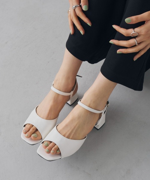 Aunt Marie's（アントマリーズ）の「ストラップカラーヒールサンダル（サンダル・レディース・レッド/ホワイト/ブラック/シルバー・L/M/S）」の5枚目の写真