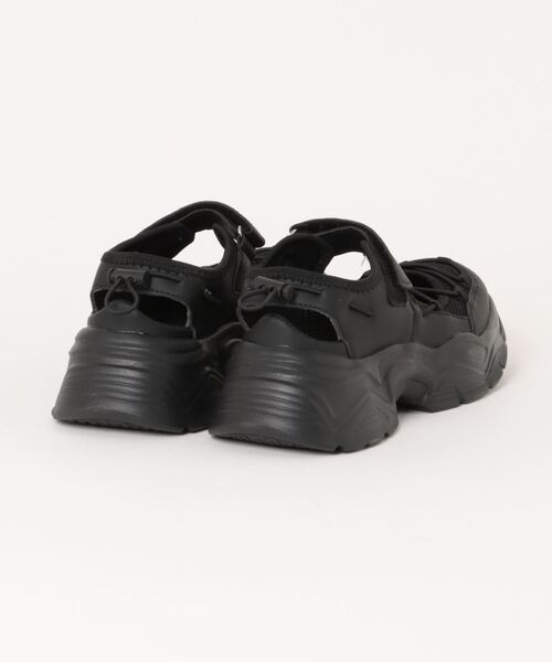 SPINNS(スピンズ)の「スニーカーメッシュサンダル(サンダル・レディース・ブラック/ホワイト・M/L/LL)」の3枚目の写真