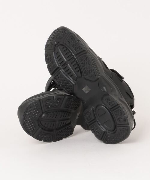 SPINNS(スピンズ)の「スニーカーメッシュサンダル(サンダル・レディース・ブラック/ホワイト・M/L/LL)」の4枚目の写真