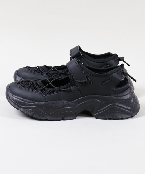 SPINNS(スピンズ)の「スニーカーメッシュサンダル(サンダル・レディース・ブラック/ホワイト・M/L/LL)」の19枚目の写真