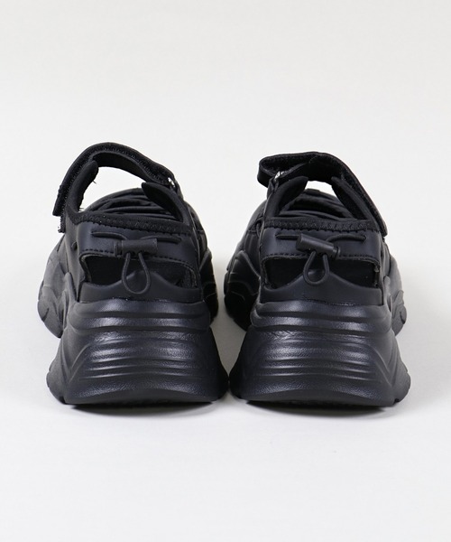 SPINNS(スピンズ)の「スニーカーメッシュサンダル(サンダル・レディース・ブラック/ホワイト・M/L/LL)」の20枚目の写真