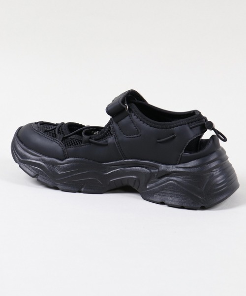 SPINNS(スピンズ)の「スニーカーメッシュサンダル(サンダル・レディース・ブラック/ホワイト・M/L/LL)」の12枚目の写真