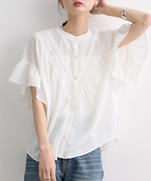 nissen（ニッセン）の「フリル袖デザインブラウス（シャツ/ブラウス・レディース・ブラック/オフホワイト/グレイッシュベージュ・S/M/LL/L）」の2枚目の写真