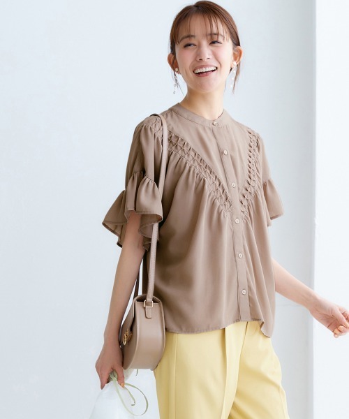 nissen（ニッセン）の「フリル袖デザインブラウス（シャツ/ブラウス・レディース・ブラック/オフホワイト/グレイッシュベージュ・S/M/LL/L）」の4枚目の写真