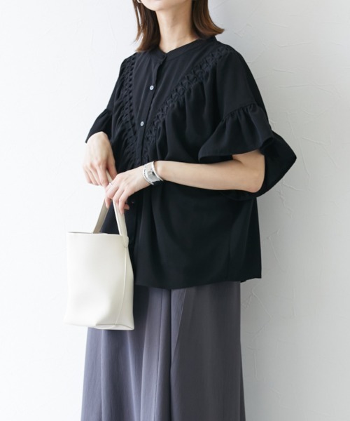 nissen（ニッセン）の「フリル袖デザインブラウス（シャツ/ブラウス・レディース・ブラック/オフホワイト/グレイッシュベージュ・S/M/LL/L）」の8枚目の写真