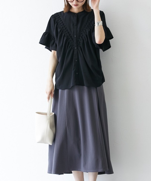 nissen（ニッセン）の「フリル袖デザインブラウス（シャツ/ブラウス・レディース・ブラック/オフホワイト/グレイッシュベージュ・S/M/LL/L）」の9枚目の写真