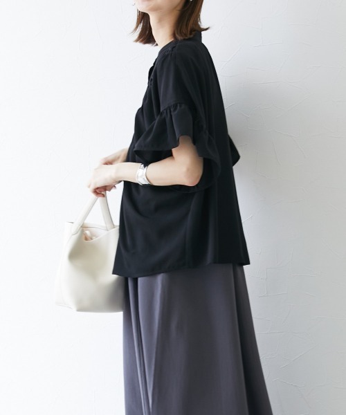 nissen（ニッセン）の「フリル袖デザインブラウス（シャツ/ブラウス・レディース・ブラック/オフホワイト/グレイッシュベージュ・S/M/LL/L）」の11枚目の写真