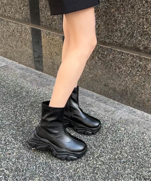 Fabby fabby（ファビィーファビィー）の「ボリュームスニーカーストレッチブーツ（ブーツ・レディース・ブラック×ブラック/ブラック/シルバー・SMALL/MEDIUM/LARGE）」の2枚目の写真