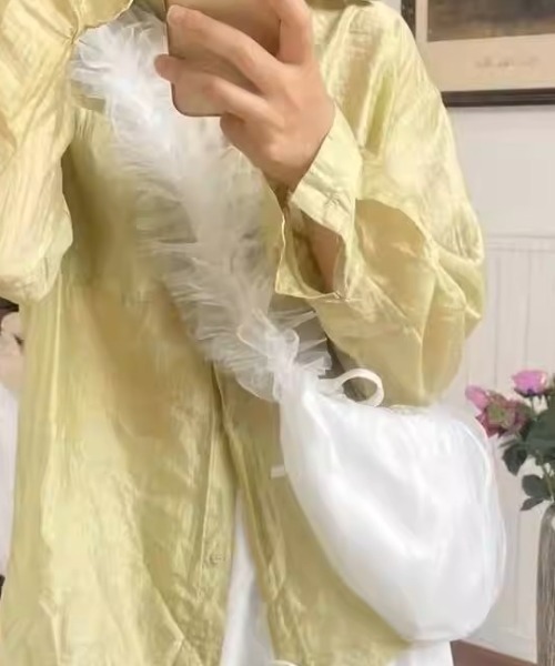 .KOM(ドットコム)の「A'GEM/9 × .kom 『.KOM/ドットケーオーエム』 フリルショートBAG(ハンドバッグ・レディース・ブラック/ホワイト/グレー/ピンク・FREE)」の2枚目の写真