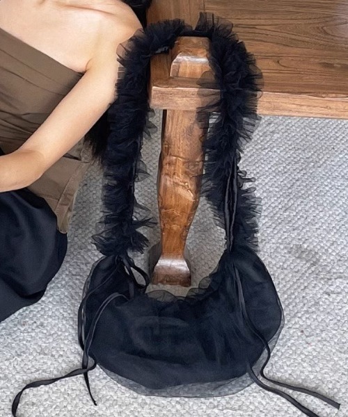 .KOM(ドットコム)の「A'GEM/9 × .kom 『.KOM/ドットケーオーエム』 フリルショートBAG(ハンドバッグ・レディース・ブラック/ホワイト/グレー/ピンク・FREE)」の14枚目の写真