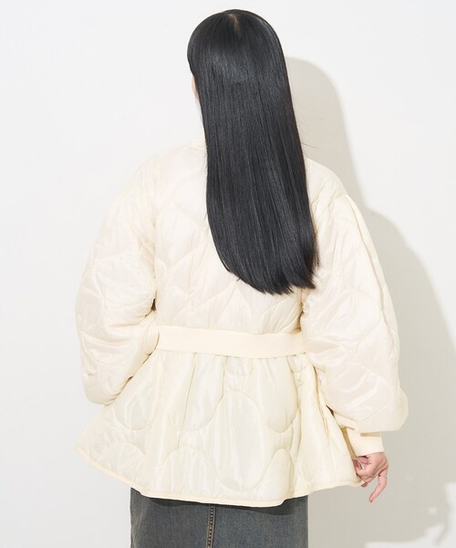 FREAK'S STORE（フリークスストア）の「リメイク風 ヴィンテージ 加工 キルトペプラムジャケット / ノーカラーキルトコート（その他アウター・レディース・ブラック/オフホワイト/オリーブ・ﾌﾘ-）」の22枚目の写真