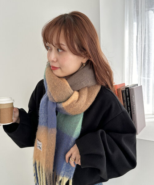 DISCOAT(ディスコート)の「【6色展開】太フリンジマフラー(マフラー・レディース・ブラウン/ライム/ベージュ/ネイビー/アイボリー/グレー・FREE)」の6枚目の写真