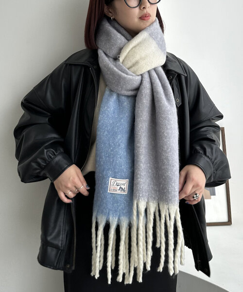 DISCOAT(ディスコート)の「【6色展開】太フリンジマフラー(マフラー・レディース・ブラウン/ライム/ベージュ/ネイビー/アイボリー/グレー・FREE)」の10枚目の写真