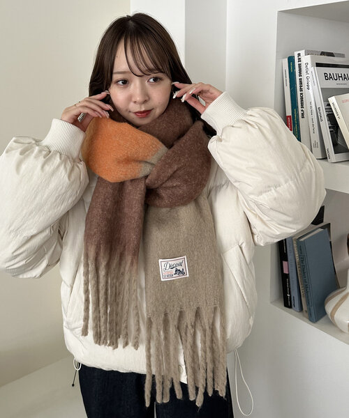 DISCOAT(ディスコート)の「【6色展開】太フリンジマフラー(マフラー・レディース・ブラウン/ライム/ベージュ/ネイビー/アイボリー/グレー・FREE)」の18枚目の写真
