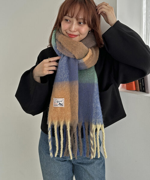 DISCOAT(ディスコート)の「【6色展開】太フリンジマフラー(マフラー・レディース・ブラウン/ライム/ベージュ/ネイビー/アイボリー/グレー・FREE)」の13枚目の写真