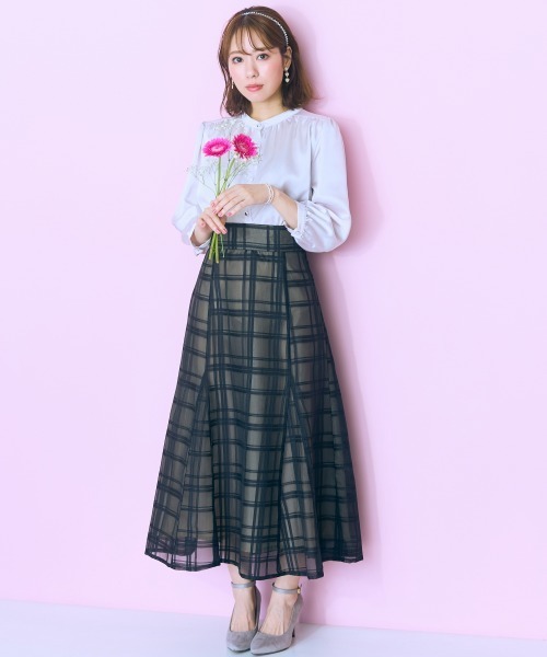 marun（マルン）の「＜大きいサイズ＞ 微光沢ギャザーデザインブラウス marun（シャツ/ブラウス・レディース・グレー系/アイボリー/ピンク・4L/3L/LL/L/5L）」の8枚目の写真