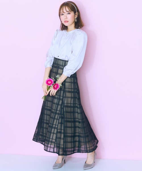 marun（マルン）の「＜大きいサイズ＞ 微光沢ギャザーデザインブラウス marun（シャツ/ブラウス・レディース・グレー系/アイボリー/ピンク・4L/3L/LL/L/5L）」の10枚目の写真