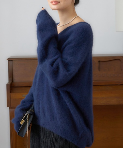 Rouge vif(ルージュヴィフ)の「フォックスウールVネックラウンドヘムニットプルオーバー(ニット/セーター・レディース・アイボリー/ネイビー/チャコールグレー・フリー)」の3枚目の写真