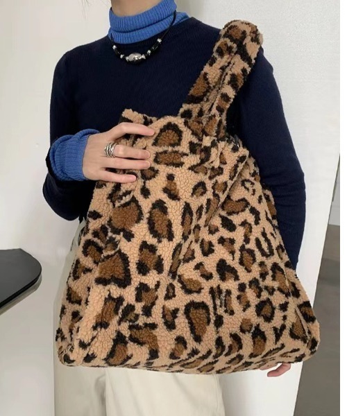 DIAVEL(ディアベル)の「ボアヒョウ柄大容量トートバッグ(トートバッグ・レディース・ブラウン・FREE)」の14枚目の写真