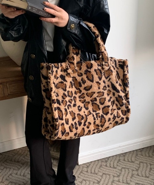 DIAVEL(ディアベル)の「ボアヒョウ柄大容量トートバッグ(トートバッグ・レディース・ブラウン・FREE)」の3枚目の写真