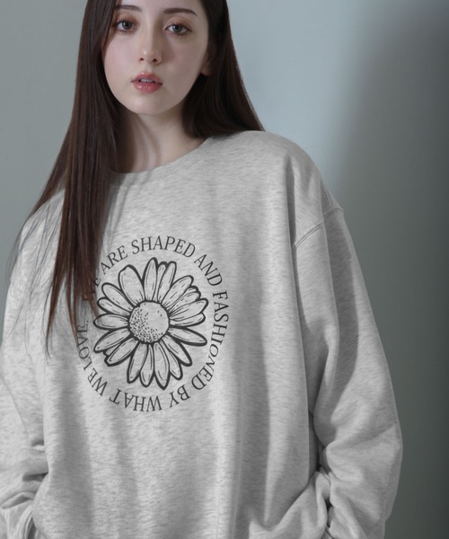 NILWAY（ニルウェイ）の「フラワーデザイン オーバーサイズ スウェット（スウェット・レディース・オートミール/ブラック/杢グレー・MEDIUM/LARGE）」の3枚目の写真