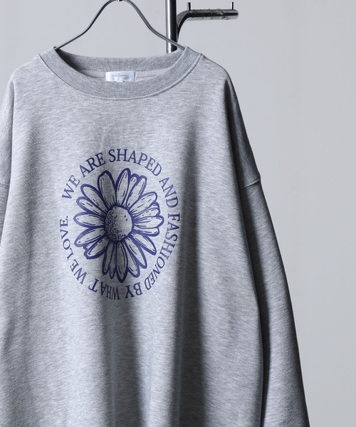 NILWAY（ニルウェイ）の「フラワーデザイン オーバーサイズ スウェット（スウェット・レディース・オートミール/ブラック/杢グレー・MEDIUM/LARGE）」の5枚目の写真