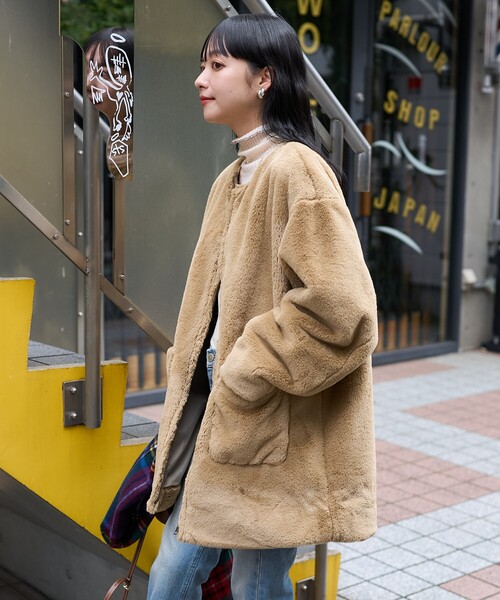 美品FREAKS STOREファーフリース ジャケットMベージュ ビッグ シルエット ジップアップ アウターボア ブルゾン フリークスストア男性メンズ