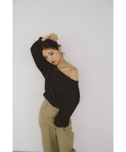 DRWCYS（ドロシーズ）の「オフショルダースウェット（スウェット・レディース・ブラック/グレー・FREE）」の3枚目の写真