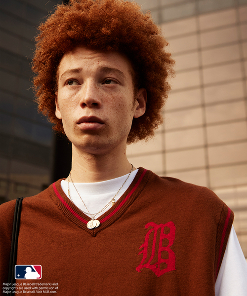 ADAM ET ROPE'(アダムエロペ)の「【MLB COLLECTION BY JUN】クラシックロゴニットベスト(ベスト・メンズ・ホワイト/ブラウン/ブラック・L/M)」の13枚目の写真