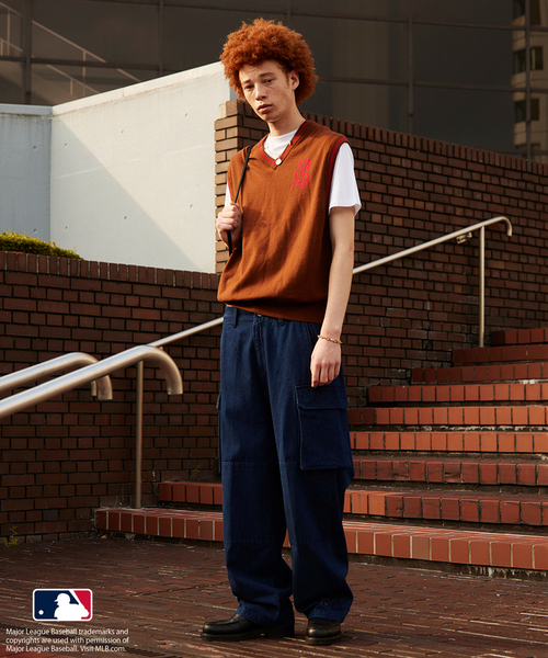 ADAM ET ROPE'(アダムエロペ)の「【MLB COLLECTION BY JUN】クラシックロゴニットベスト(ベスト・メンズ・ホワイト/ブラウン/ブラック・L/M)」の14枚目の写真