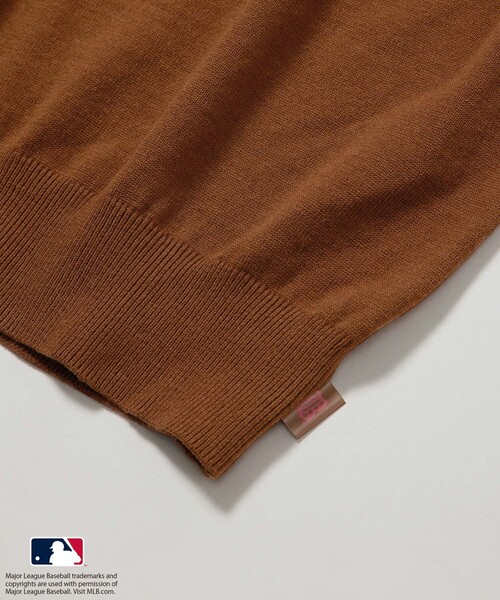 ADAM ET ROPE'(アダムエロペ)の「【MLB COLLECTION BY JUN】クラシックロゴニットベスト(ベスト・メンズ・ホワイト/ブラウン/ブラック・L/M)」の21枚目の写真