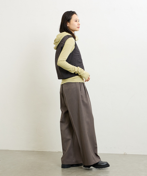 LOW CLASSIC（ロウ　クラシック）の「【LOW CLASSIC/ロウ・クラシック】VOLUME STITCH PADDED VEST LW243VT01（ブルゾン・レディース・ブラック系その他・SMALL）」の2枚目の写真