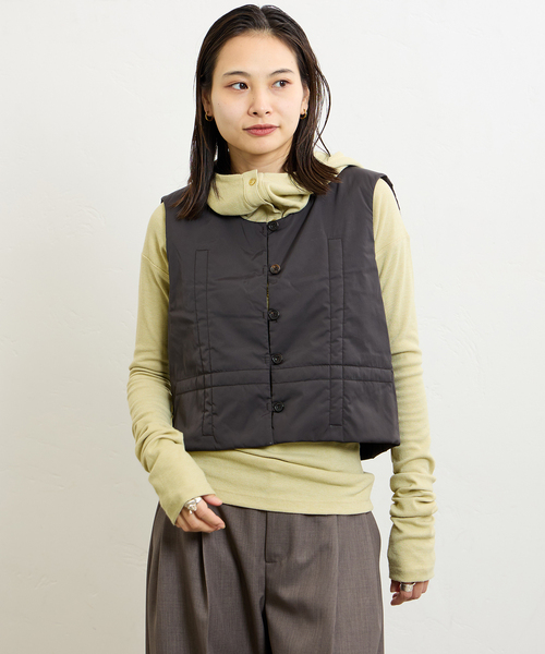 LOW CLASSIC（ロウ　クラシック）の「【LOW CLASSIC/ロウ・クラシック】VOLUME STITCH PADDED VEST LW243VT01（ブルゾン・レディース・ブラック系その他・SMALL）」の3枚目の写真