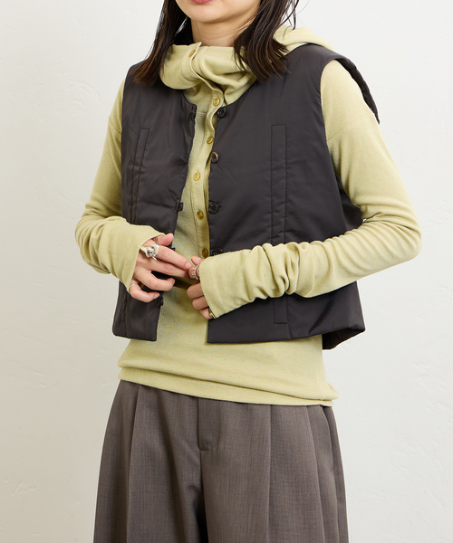 LOW CLASSIC（ロウ　クラシック）の「【LOW CLASSIC/ロウ・クラシック】VOLUME STITCH PADDED VEST LW243VT01（ブルゾン・レディース・ブラック系その他・SMALL）」の4枚目の写真