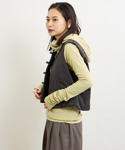 LOW CLASSIC（ロウ　クラシック）の「【LOW CLASSIC/ロウ・クラシック】VOLUME STITCH PADDED VEST LW243VT01（ブルゾン・レディース・ブラック系その他・SMALL）」の6枚目の写真