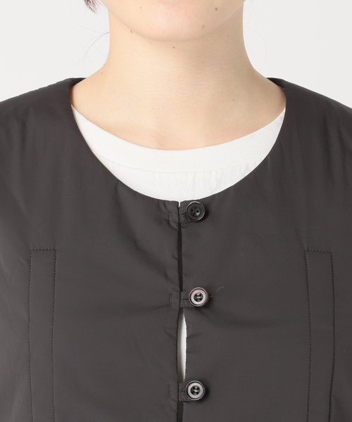 LOW CLASSIC（ロウ　クラシック）の「【LOW CLASSIC/ロウ・クラシック】VOLUME STITCH PADDED VEST LW243VT01（ブルゾン・レディース・ブラック系その他・SMALL）」の12枚目の写真