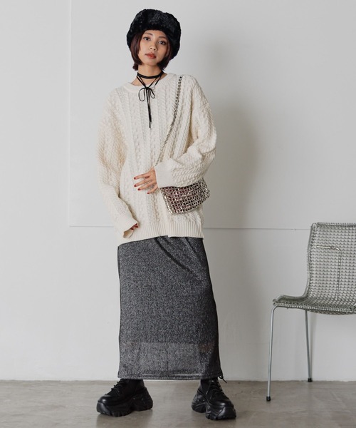 PAGEBOY(ページボーイ)の「ラメプリーツナロースカート(スカート・レディース・ゴールド/ネイビー/ブラック・FREE)」の4枚目の写真