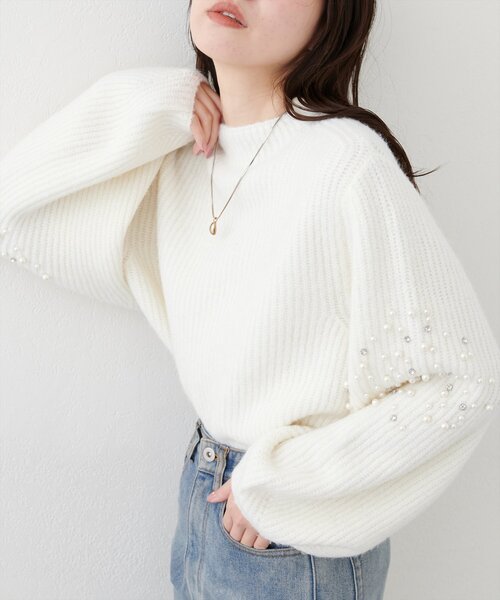 natural couture(ナチュラルクチュール)の「【WEB限定】ビジュースリーブもちもち畦ニット(ニット/セーター・レディース・ラベンダー/サーモンピンク/オフホワイト/グレー/ブラック・FREE)」の2枚目の写真